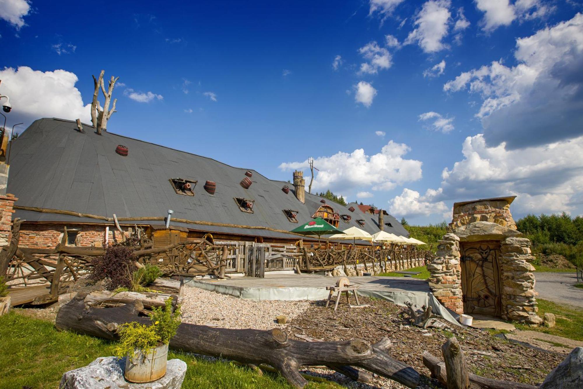 Hotel Kocourkov Hlinsko Exterior photo